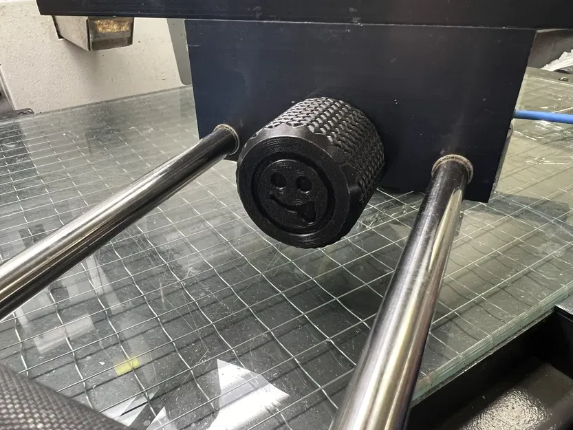 Tay Nắm Mỏ Cặp "Mặt Cười" Phiên Bản "Chunky" - Image 1