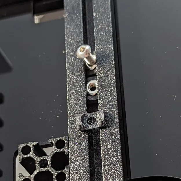 T-Nut Lắp Ráp Kiểu Trụ Cho Rãnh Nhôm 15mm, Dùng Ốc M2.5 - Image 1