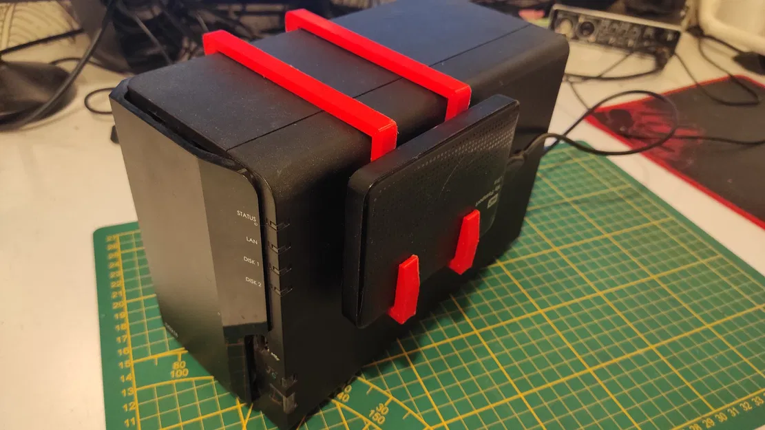 Giá đỡ Synology DS218 cho ổ cứng WD Passport - Image 1