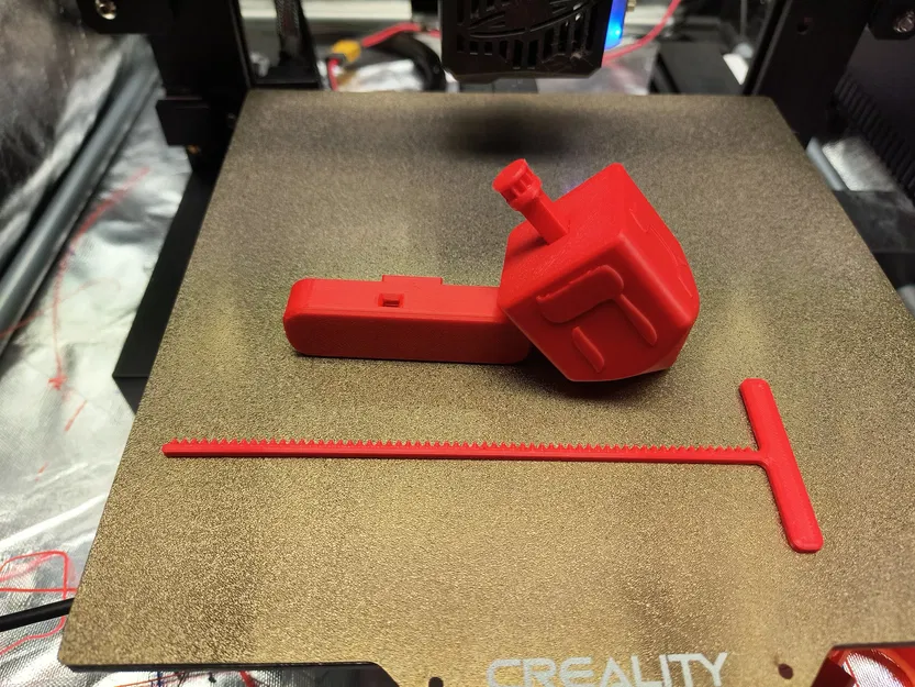 Con Quay Dreidel và Bệ Phóng cho Lễ Hanukkah - Image 1