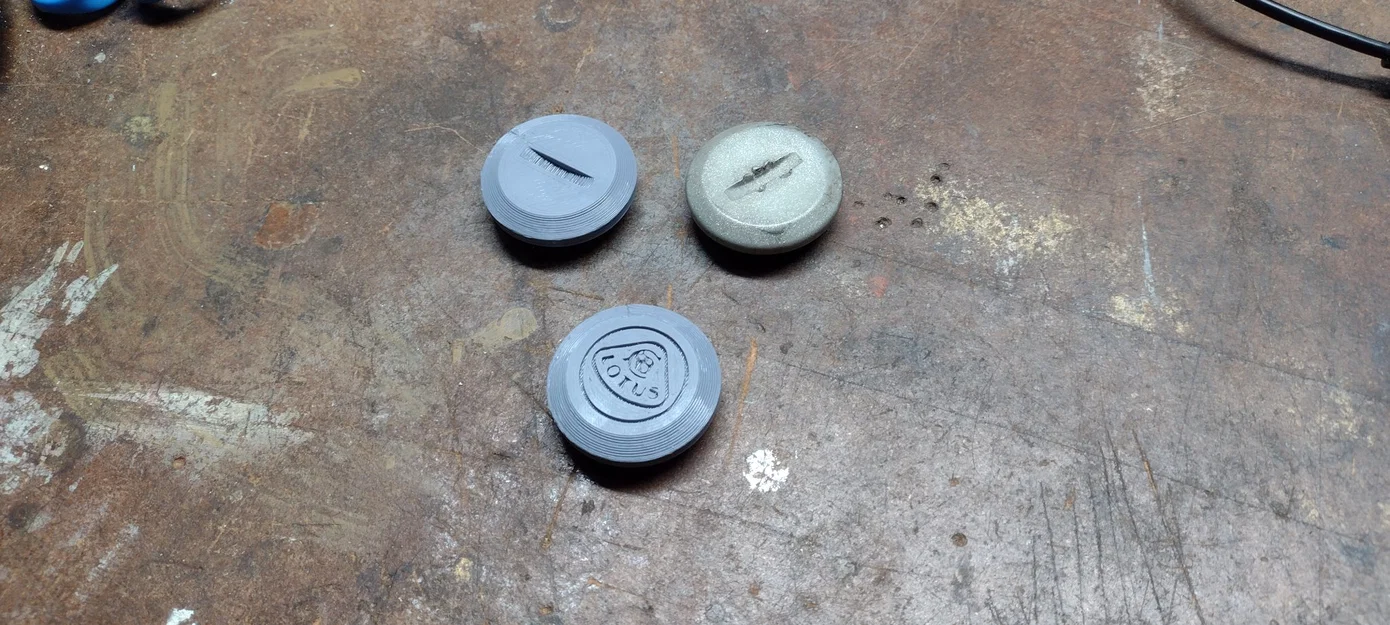 Lotus Elise carpet fixing button - Image 1