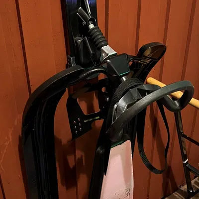 Pat Treo Tường Cho Xe Trượt Tuyết