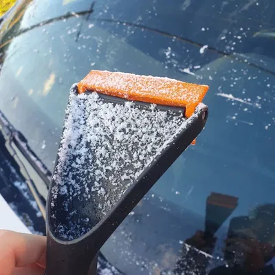 Lưỡi Cào Băng Fiskars