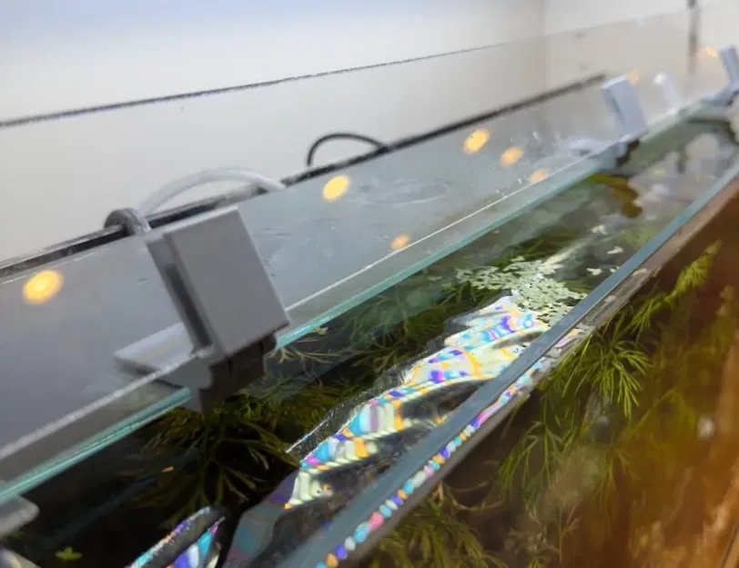 Bản lề nối giữa tấm mica và kính cho nắp hồ cá - Image 1