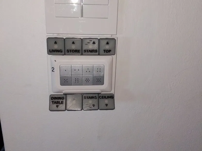 Remotec - ZRC90 Remote - Đế Dán Nhãn - Image 1