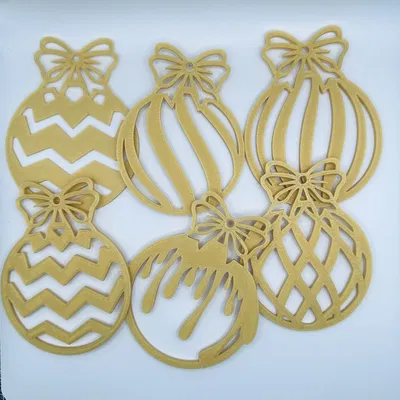 Trang trí quả châu cây thông Noel