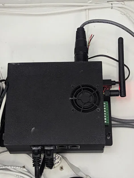 Không gian bổ sung cho RPI Hats khi sử dụng WaveShare CM4-IO-POE-BOX-B - Image 1