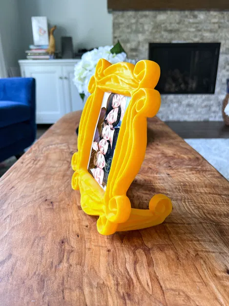 Khung Ảnh Mắt Thần Màu Vàng "Friends" - Image 2