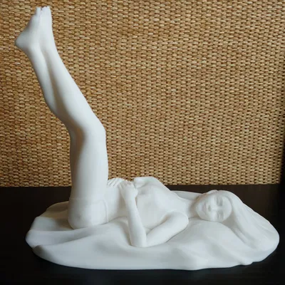 Tượng Chặn Sách Blu-ray Cô Gái Đang Nghỉ Ngơi