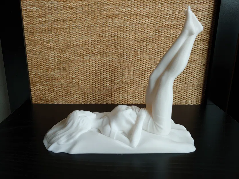 Tượng Chặn Sách Blu-ray Cô Gái Đang Nghỉ Ngơi - Image 2