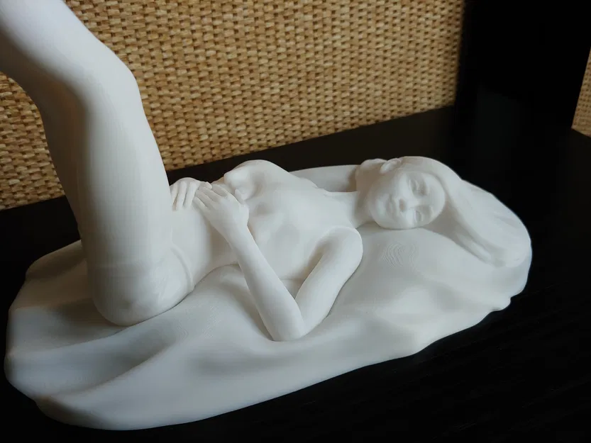 Tượng Chặn Sách Blu-ray Cô Gái Đang Nghỉ Ngơi - Image 3