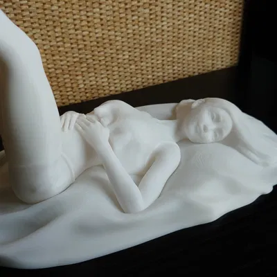 Tượng Chặn Sách Blu-ray Cô Gái Đang Nghỉ Ngơi