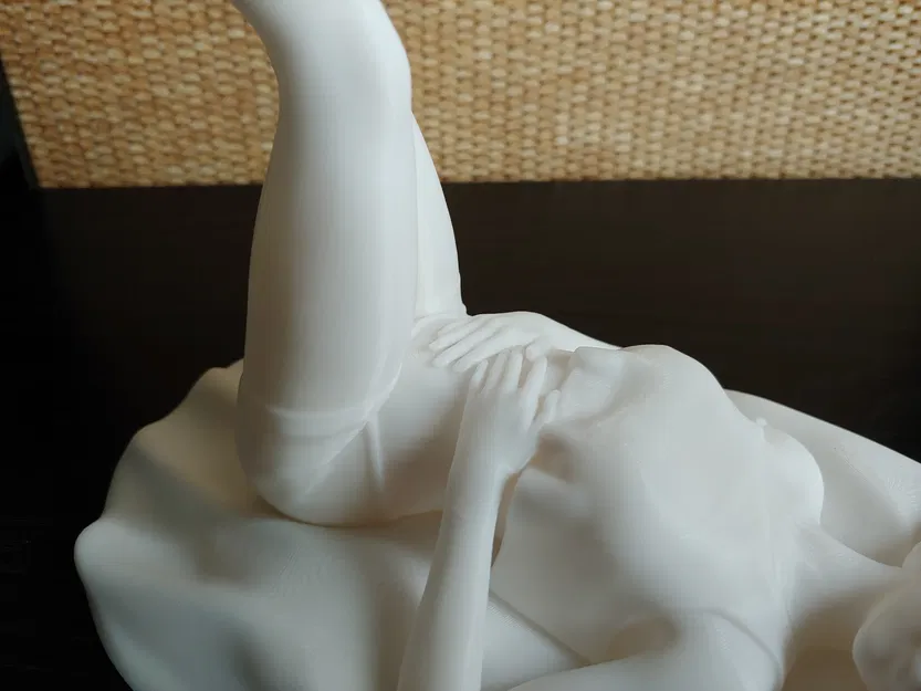 Tượng Chặn Sách Blu-ray Cô Gái Đang Nghỉ Ngơi - Image 4