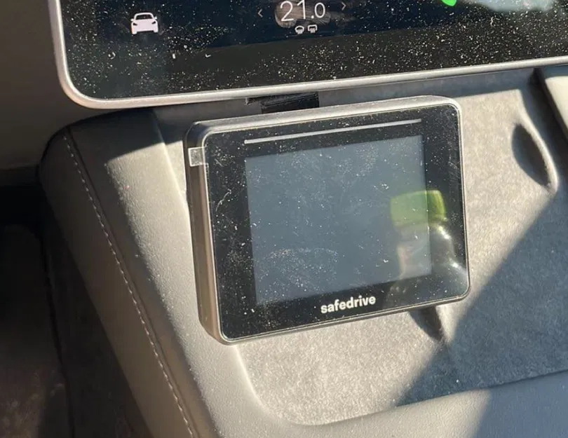 Giá đỡ SafeDrive Tesla - Image 1