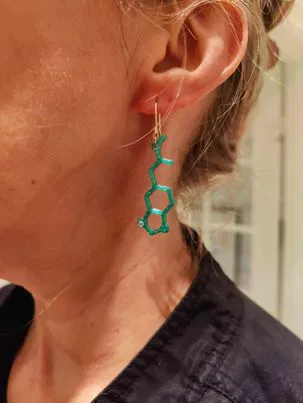 Mặt dây chuyền Love Drug (Thuốc Tình Yêu) - Image 1