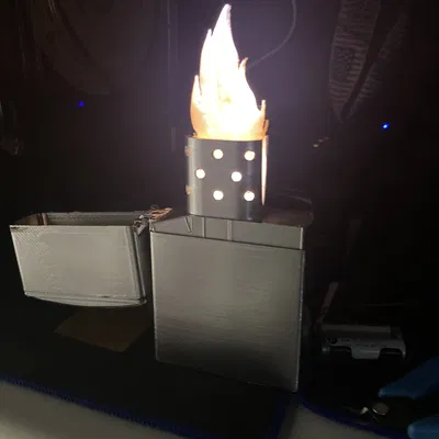 Zippo Lighter with Flame cho DieHard Christmas