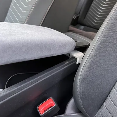 Giá đỡ nâng bệ tì tay Cupra Born