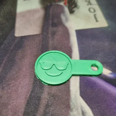 Chip mua sắm với biểu tượng cảm xúc "Cool"