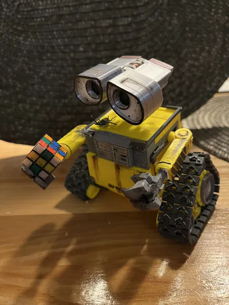WALL E Cầm Khối Rubik - Image 1
