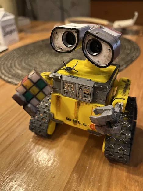 WALL E Cầm Khối Rubik - Image 2