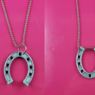 Mặt dây chuyền móng ngựa mang lại may mắn