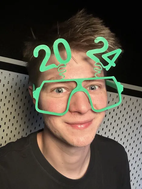 Kính Jiggly 2024 & 2023 - Image 1