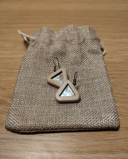 Hoa Tai Hình Học - Image 1