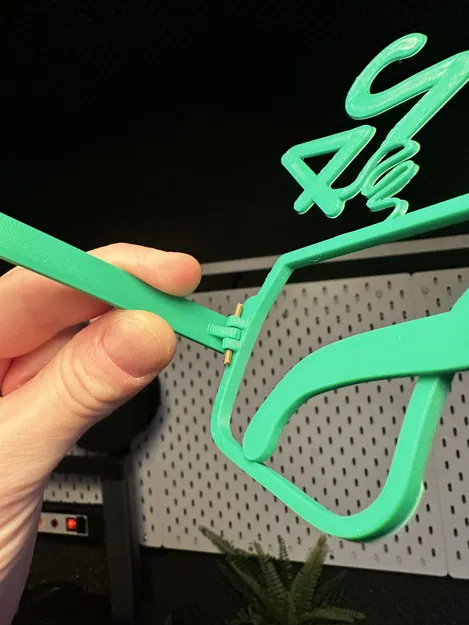 Kính Jiggly 2024 & 2023 - Image 2