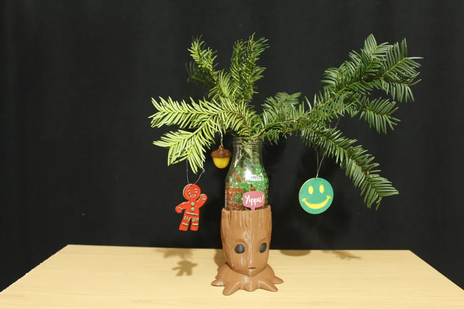 Groot Con Cho Giáng Sinh - Image 1