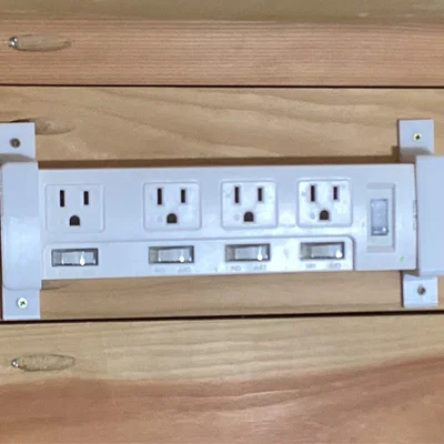 Giá đỡ ổ cắm điện cho Max Star (太星電工電源插座延長線固定座)