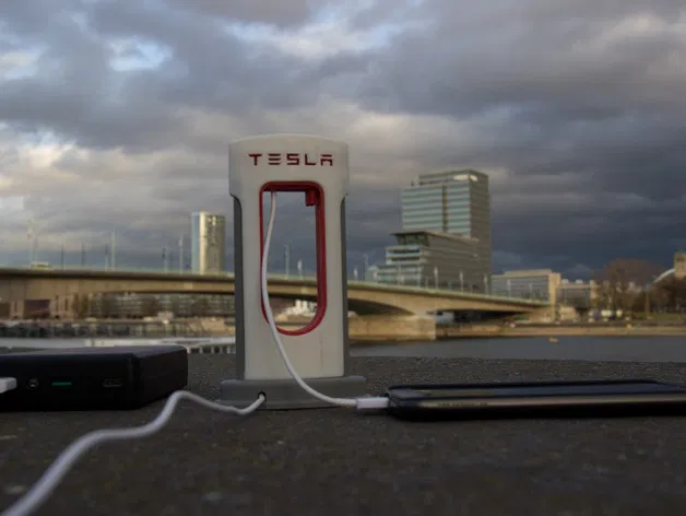 Bộ sạc siêu tốc Tesla cho điện thoại di động (USB C) - Image 2