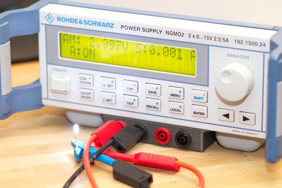 Đầu nối đầu ra bảng điều khiển phía trước Rohde & Schwarz NGMO2 - Image 1