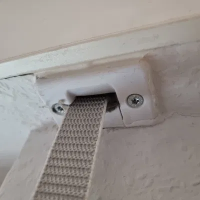 Nắp che đường dẫn dây đai cho cửa cuốn / Roller shutter belt feed-through cover