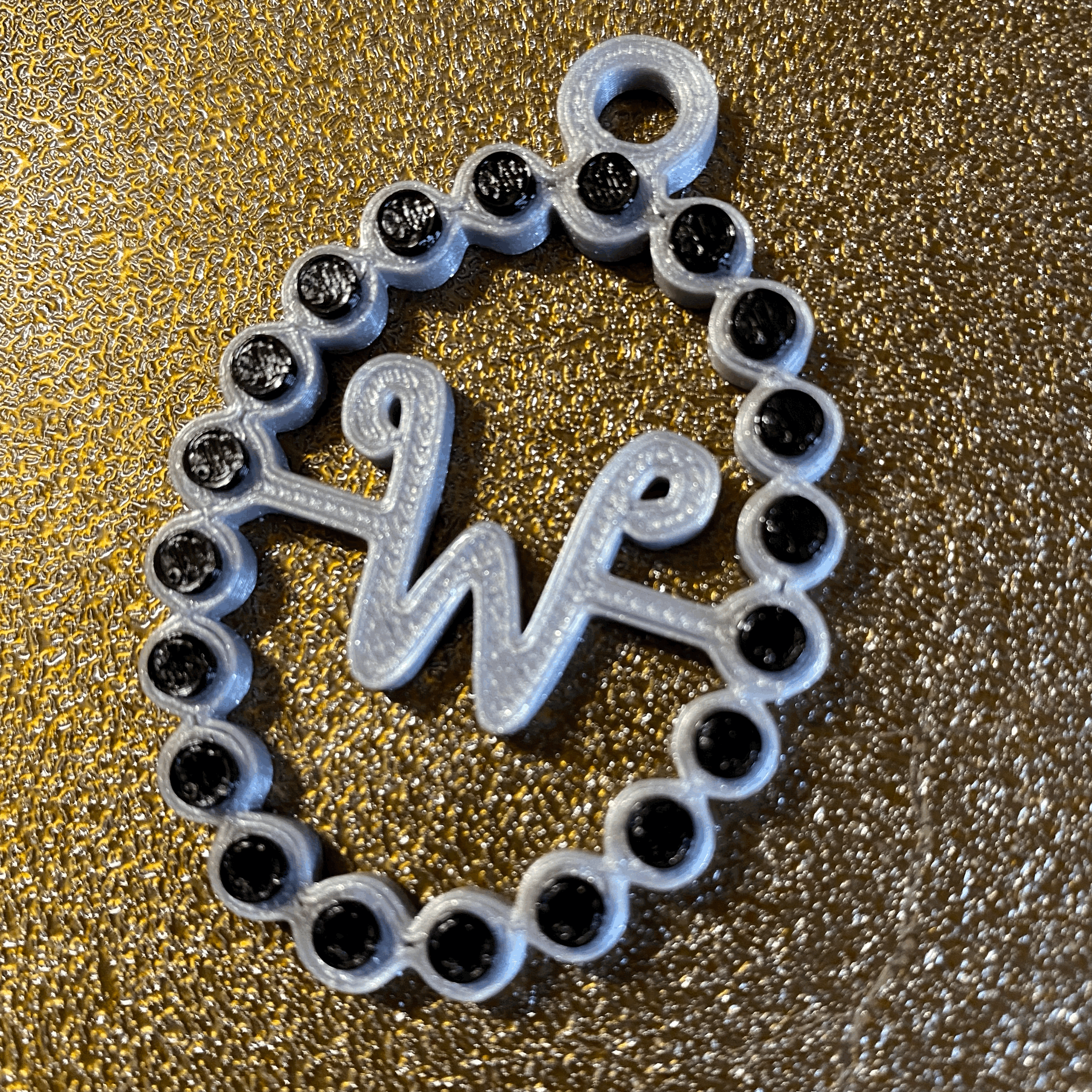 Mặt dây chuyền Wednesday có thể in dễ dàng