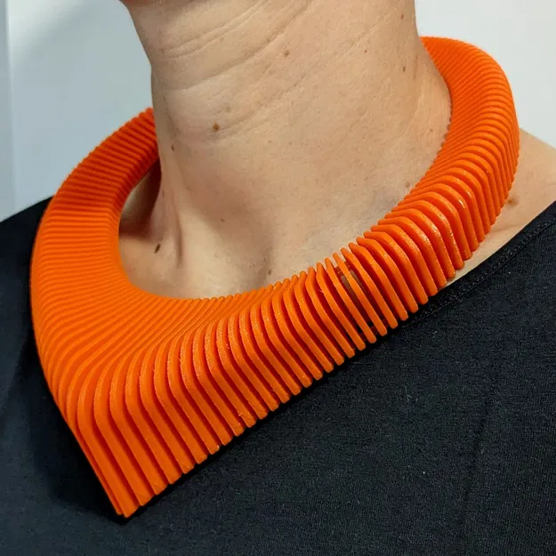 Vòng Cổ Chunky V Lamellae - Image 1