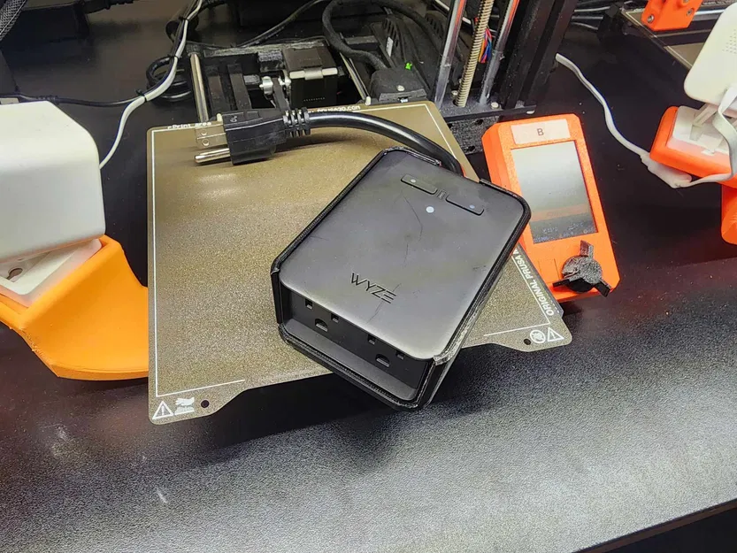 Giá đỡ phích cắm ngoài trời Wyze - Image 1