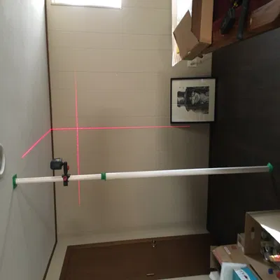 Trụ Gắn Máy Cân Bằng Laser Bằng PVC