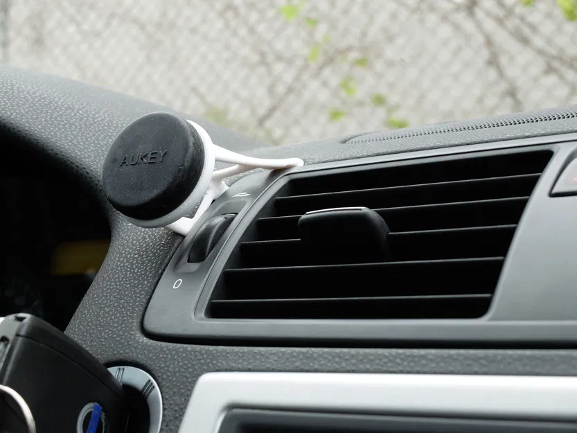 Giá Đỡ Điện Thoại Nam Châm Cho Volvo C30 S40 V50 - Image 1