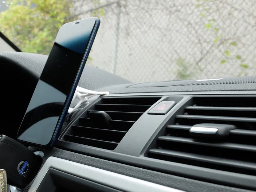 Giá Đỡ Điện Thoại Nam Châm Cho Volvo C30 S40 V50 - Image 2