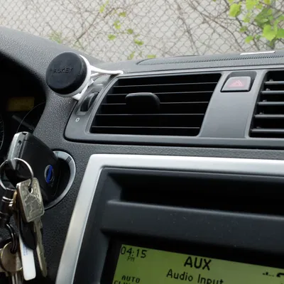 Giá Đỡ Điện Thoại Nam Châm Cho Volvo C30 S40 V50