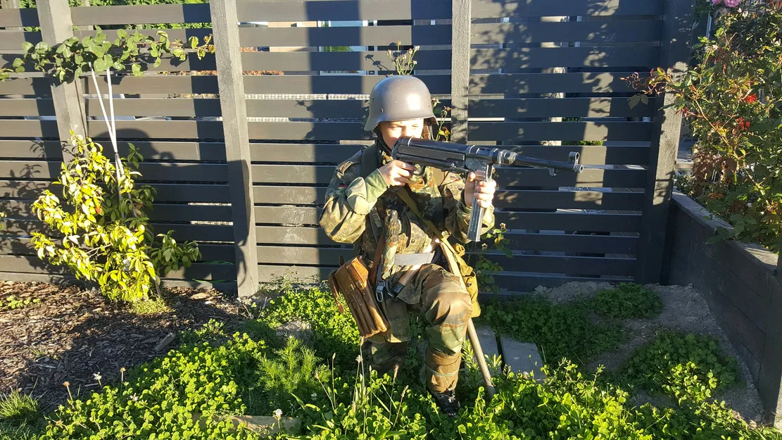 Mũ bảo hiểm Đức - Image 1