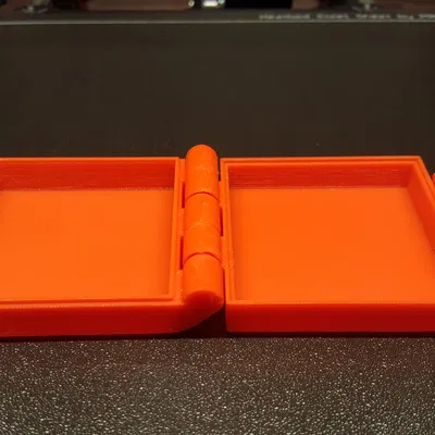 Hộp có bản lề và khóa có thể tùy chỉnh