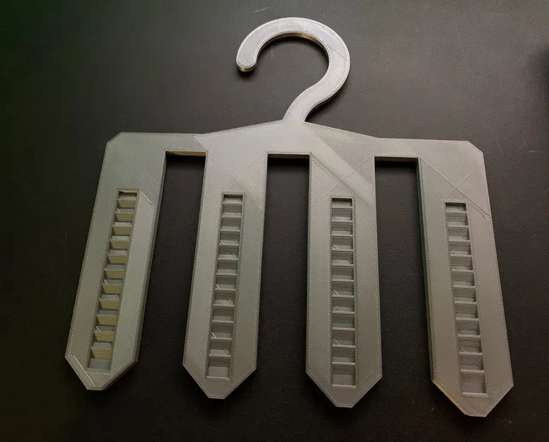 Giá Treo Thắt Lưng Có Bánh Cóc - Image 1