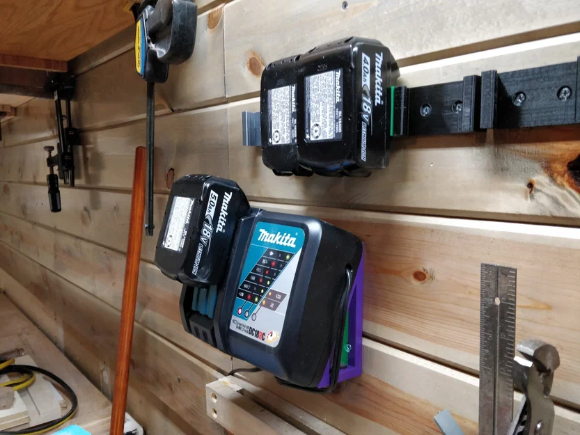 Giá Treo Tường Bộ Sạc Makita DC18RC - Image 1