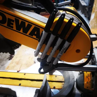 Giá đỡ bút Sharpie