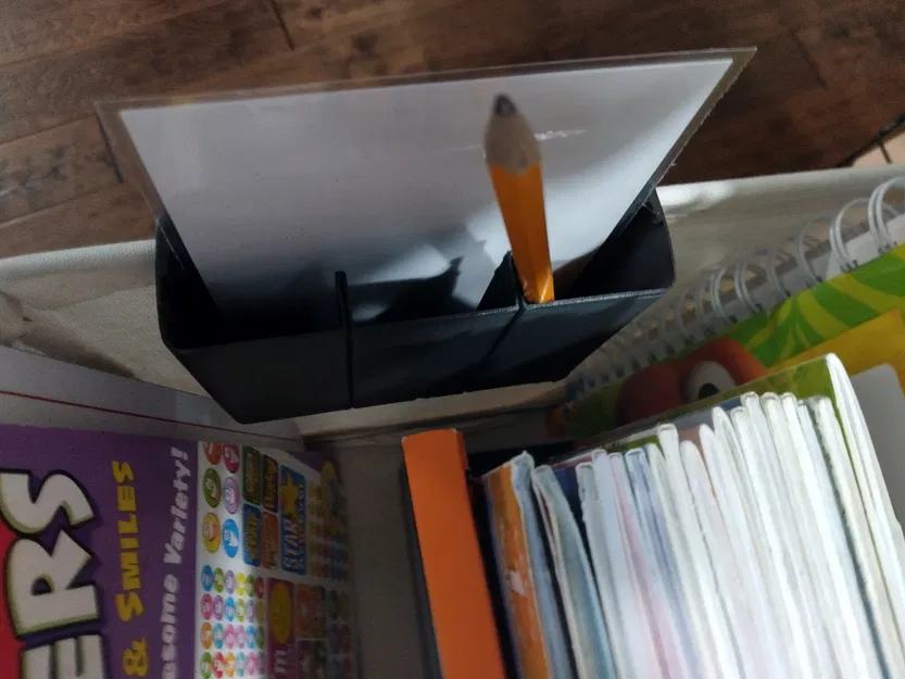 Hộp Bút Treo, Chia Vách Một Phần - Image 1