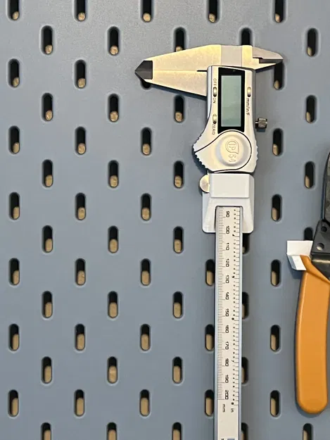 Giá Đỡ Thước Cặp SKADIS - Image 1