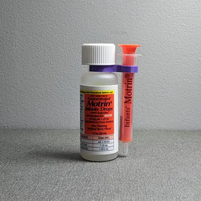 Giá đỡ ống tiêm Motrin cho trẻ em