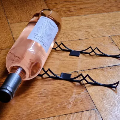 Giá đỡ chai rượu vang kiểu Tối giản