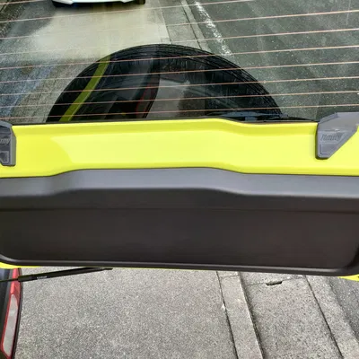 Ốp che cáp chống mờ kính sau cho Suzuki Jimny JB64 JB74